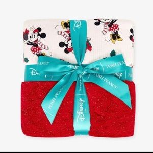 Posh Peanut Disney Holiday Minnie Mouse Plush Patoo